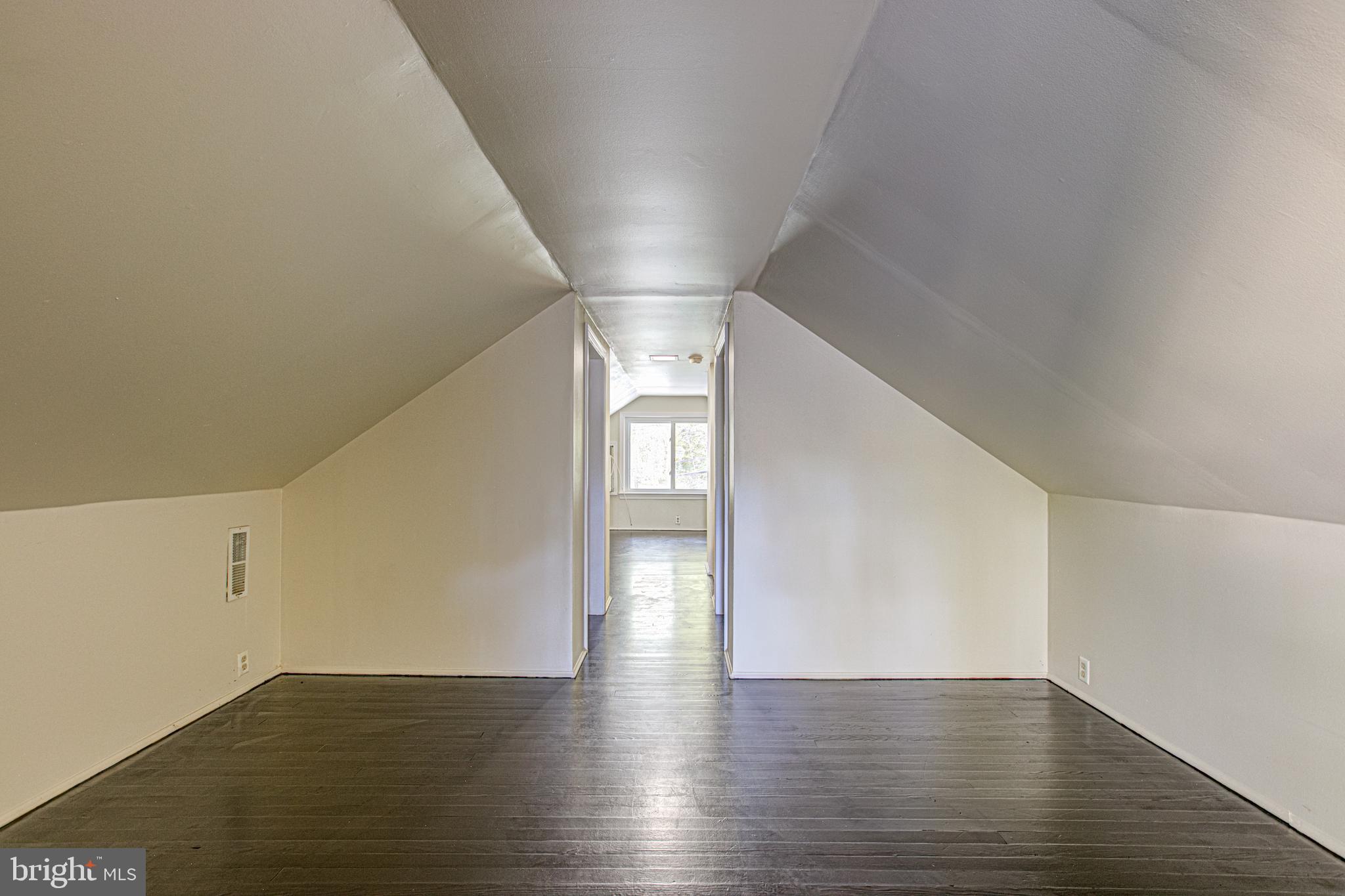 19125 Windsor Road Triangle, VA 22172 - Photo 36 of 64 Upper Level