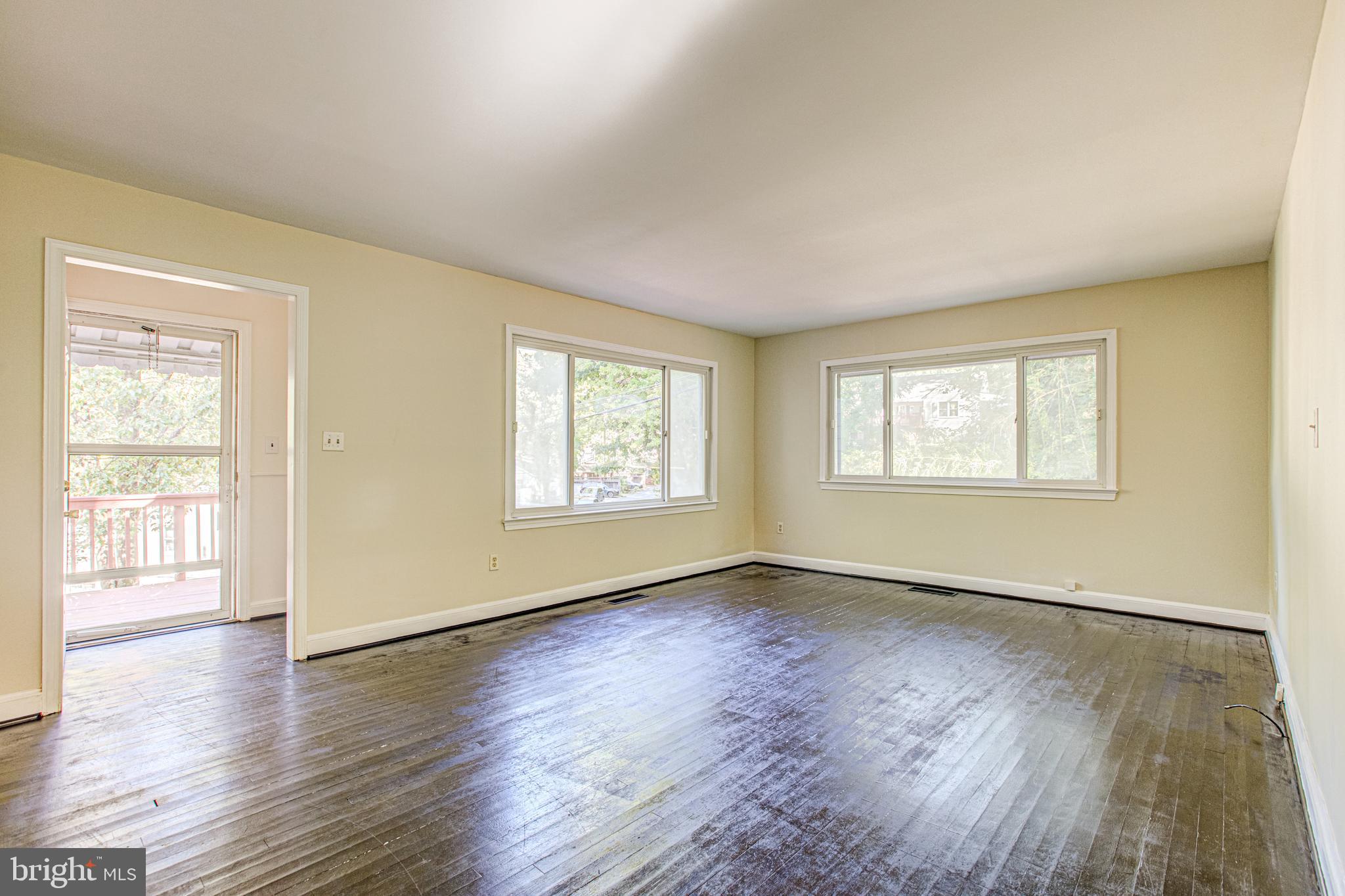 19125 Windsor Road Triangle, VA 22172 - Photo 5 of 64 Living Room