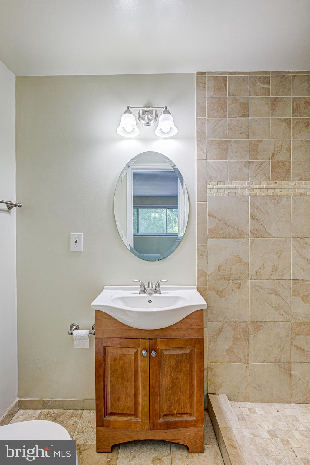 19125 Windsor Road Triangle, VA 22172 - Photo 7 of 64 Full bath