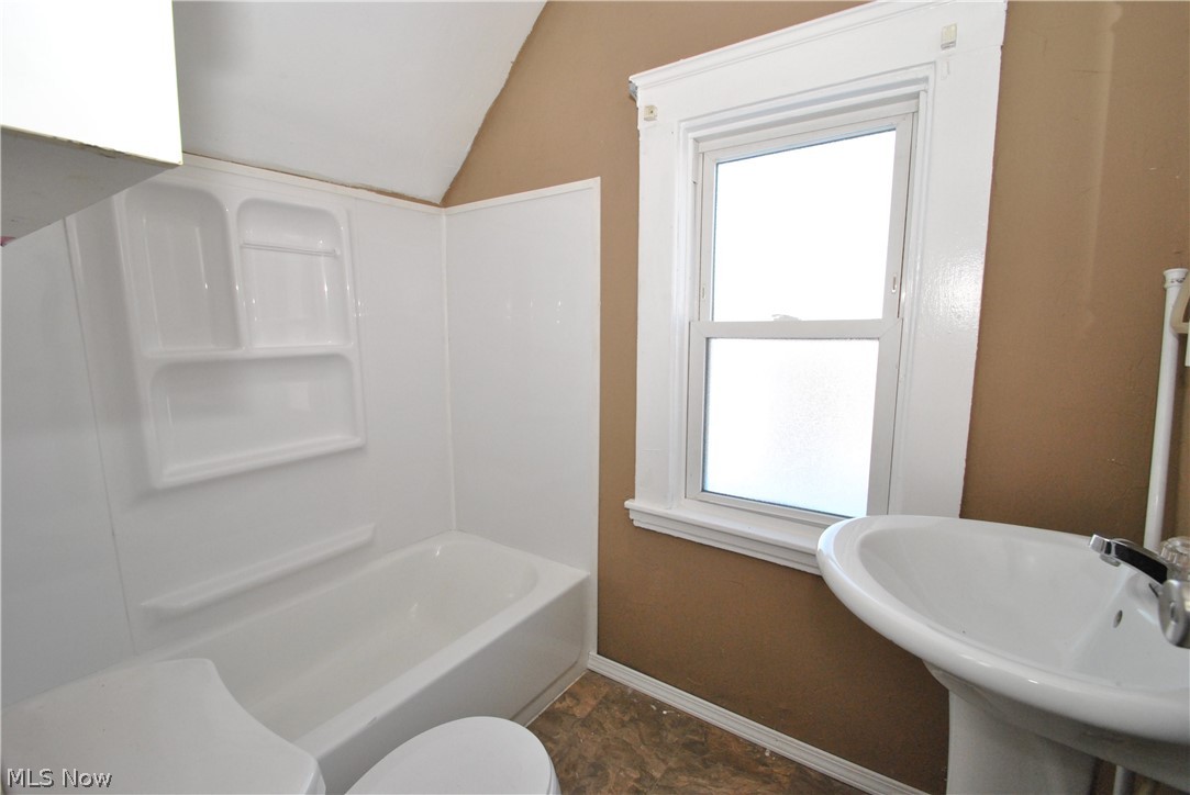 3910 Riverside Avenue Cleveland, OH 44109 - Photo 9 of 35 Gallery Image 9