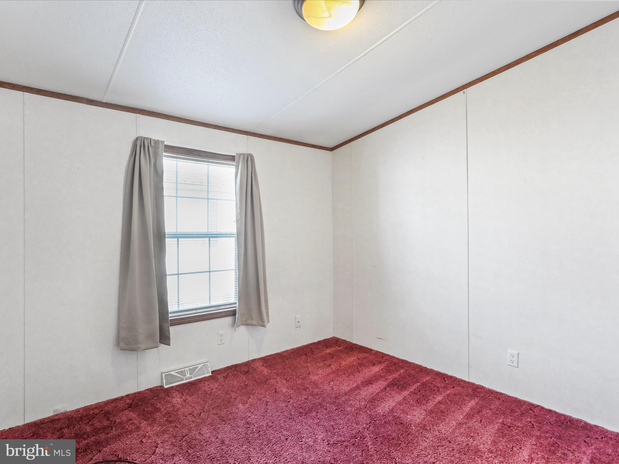 16810 Alcott Road Hagerstown, MD 21740 - Photo 27 of 34 an empty room with windows