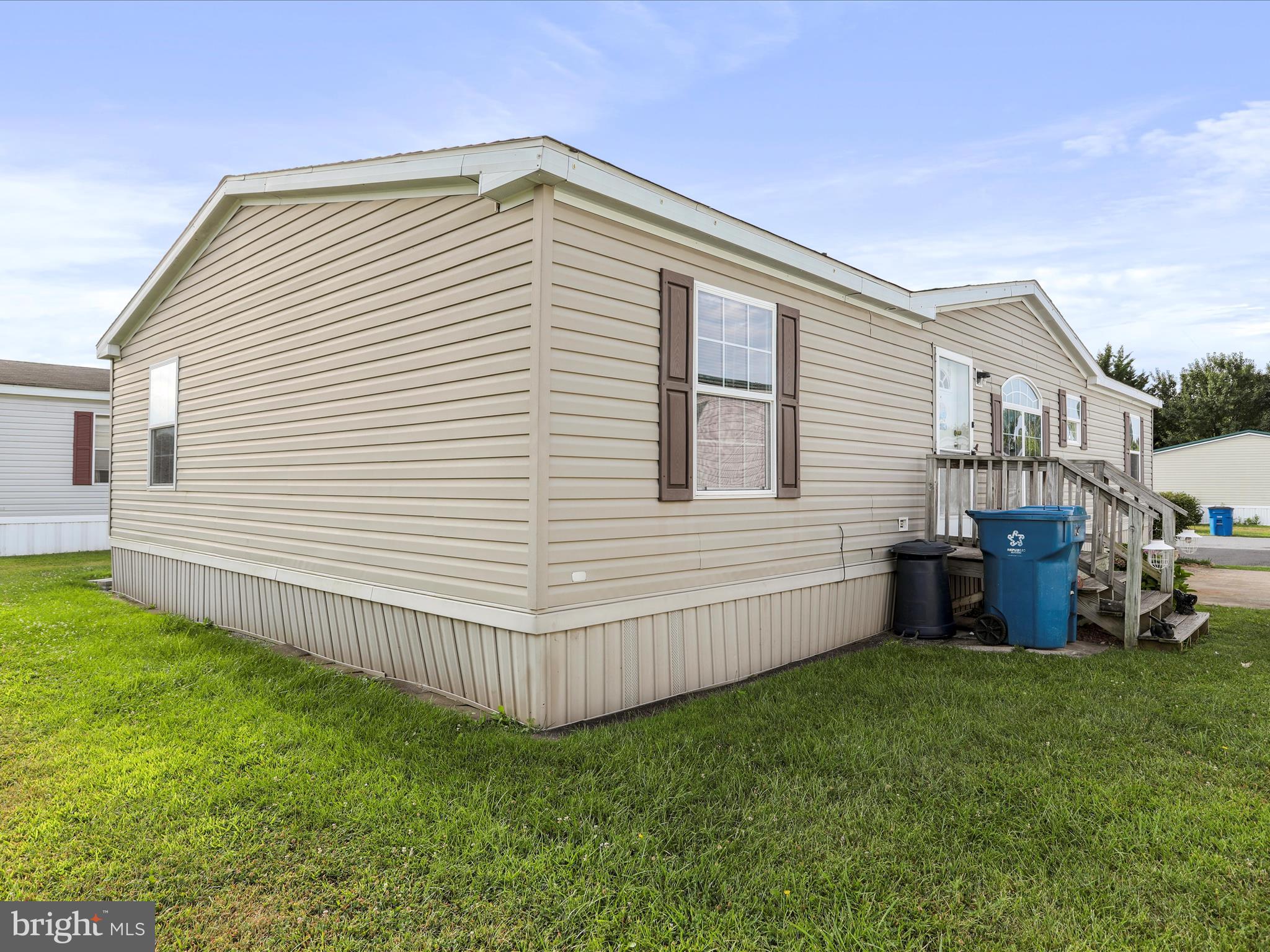 16810 Alcott Road Hagerstown, MD 21740 - Photo 31 of 34 a front view of a house with a garden