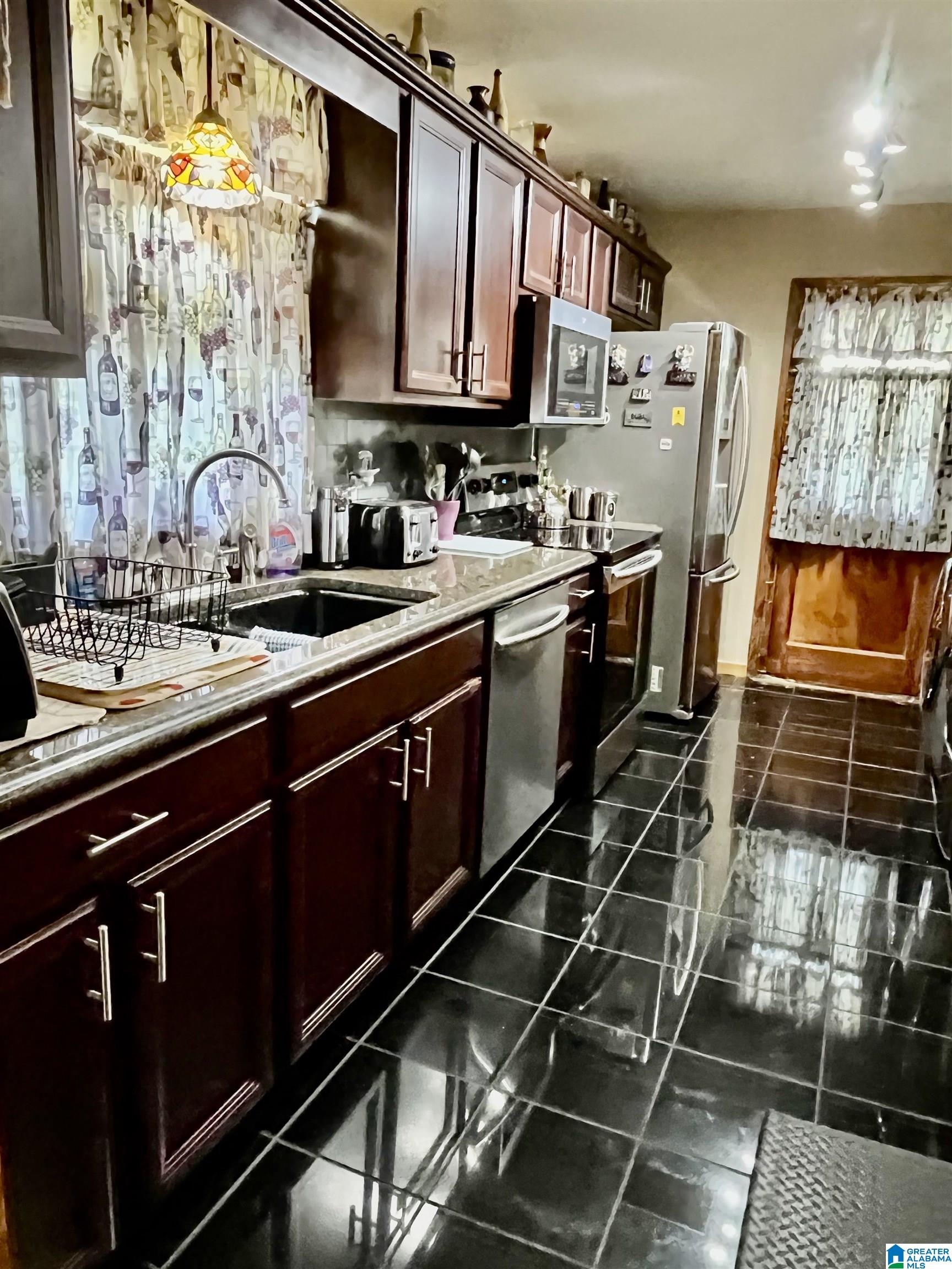 113 Ridgewood Avenue Fairfield, AL 35064 - Photo 35 of 47