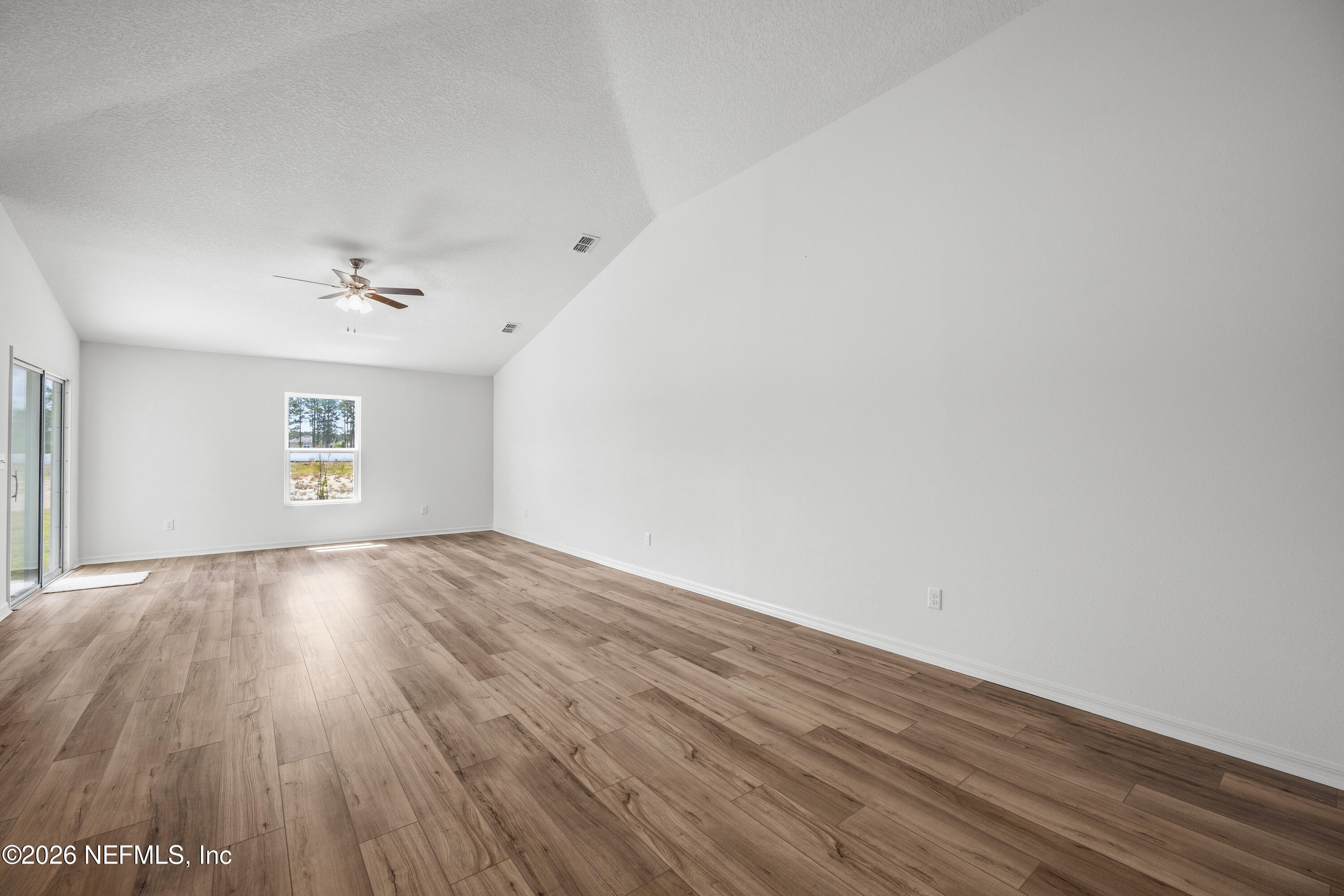 6918 Myrtle Oak Road Jacksonville, FL 32219 - Photo 30 of 49 26 Living Room