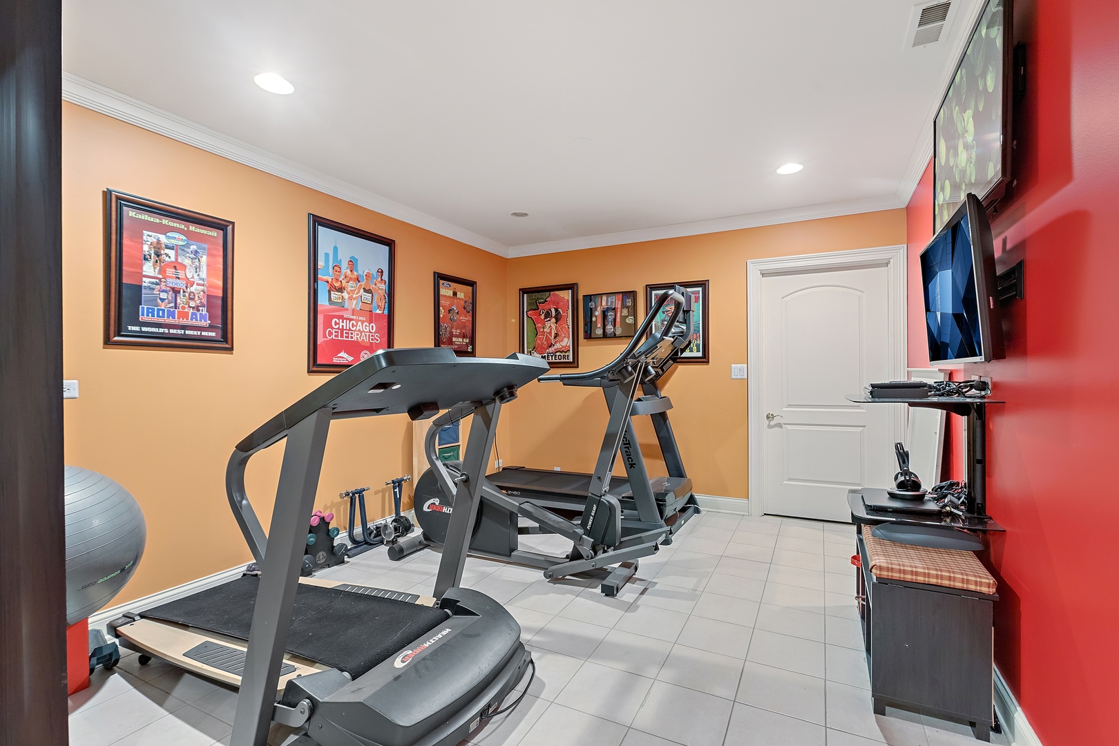 425 Sunset Ridge Road Northfield, IL 60093 - Photo 27 of 53 a view of a room with gym equipment