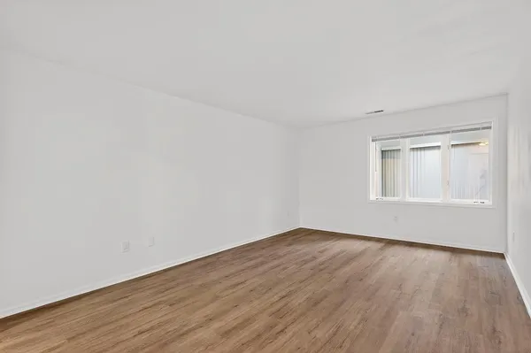 $399,000 | 7419 West Mequon Square Drive, Mequon, WI 53092