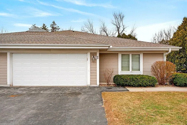 $399,000 | 7419 West Mequon Square Drive, Mequon, WI 53092