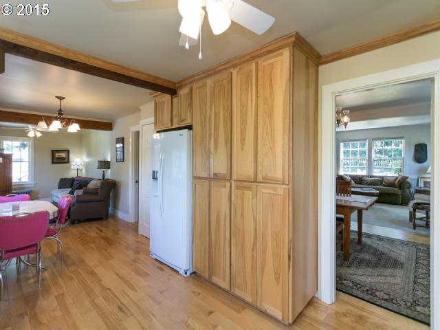 16515 Southeast Foster Road Gresham, OR 97080 - Photo 6 of 18 a view of a livingroom with furniture and a livingroom