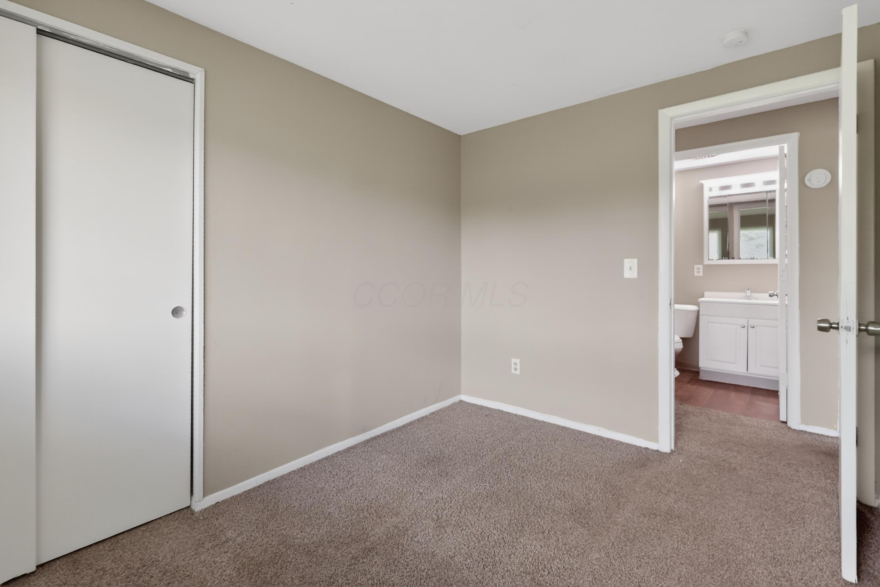 5716 Cairo Road Westerville, OH 43081 - Photo 12 of 30 21_5716_Cairo_Rd_Westerville_OH_43081-Be