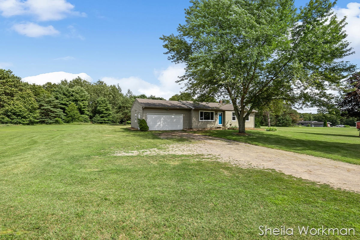 1666 McCann Road Hastings, MI 49058 - Photo 3 of 20 IMG_1002