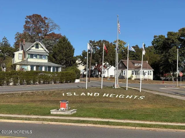 $1,550,000 | 130 East Camp Walk, Island Heights, NJ 08732