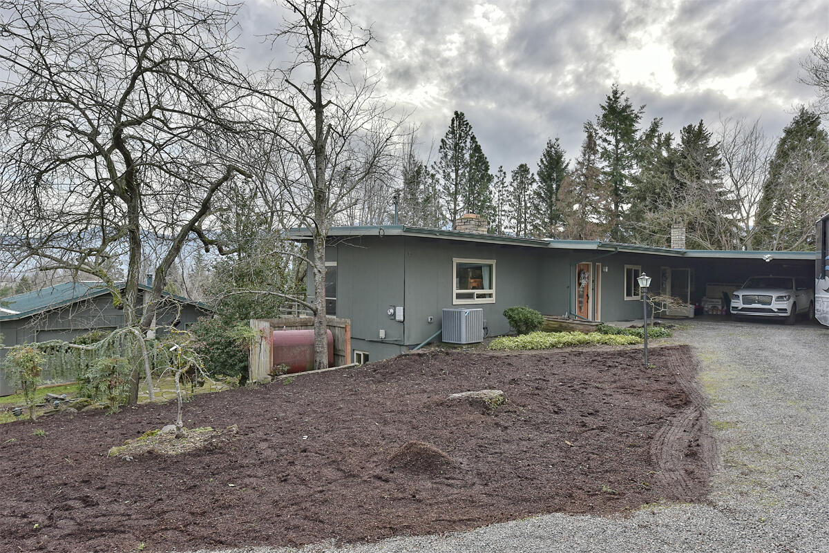 460 Wilson Road Ashland, OR 97520 - Photo 33 of 40 DSC_6718 copy copy