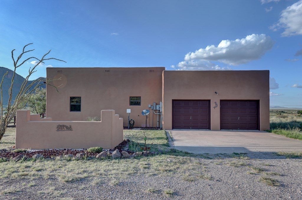 8 Sierra Vista Road Alpine, TX 79830 - Photo 6 of 32 Gallery Image 6