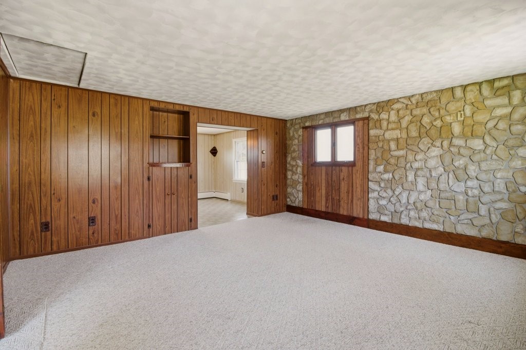 55 Mixter Street Middletown, RI 02842 - Photo 10 of 50