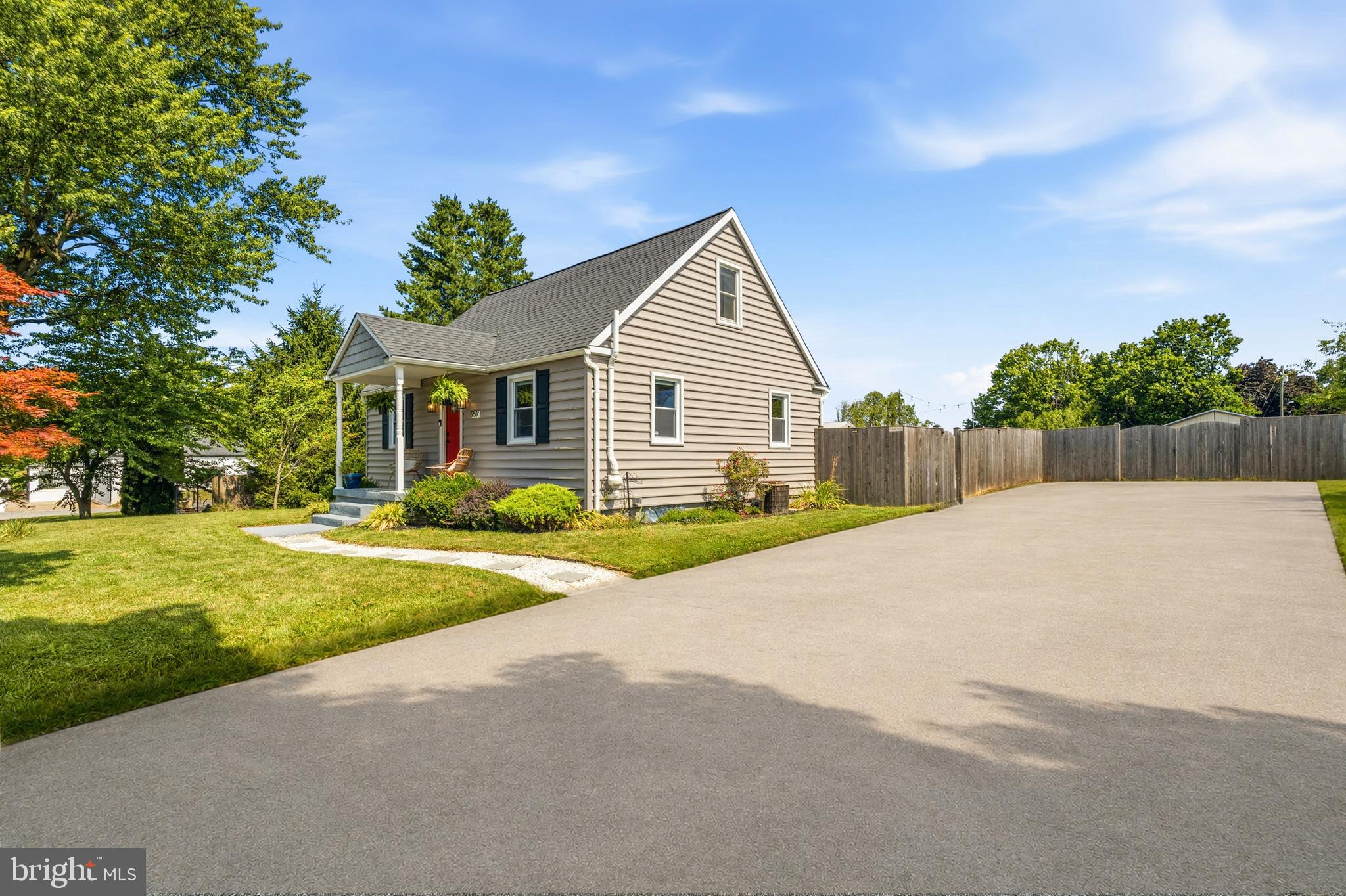 959 Leisters Church Road Westminster, MD 21157 - Photo 3 of 36 Large driveway (fits 10+ cars)