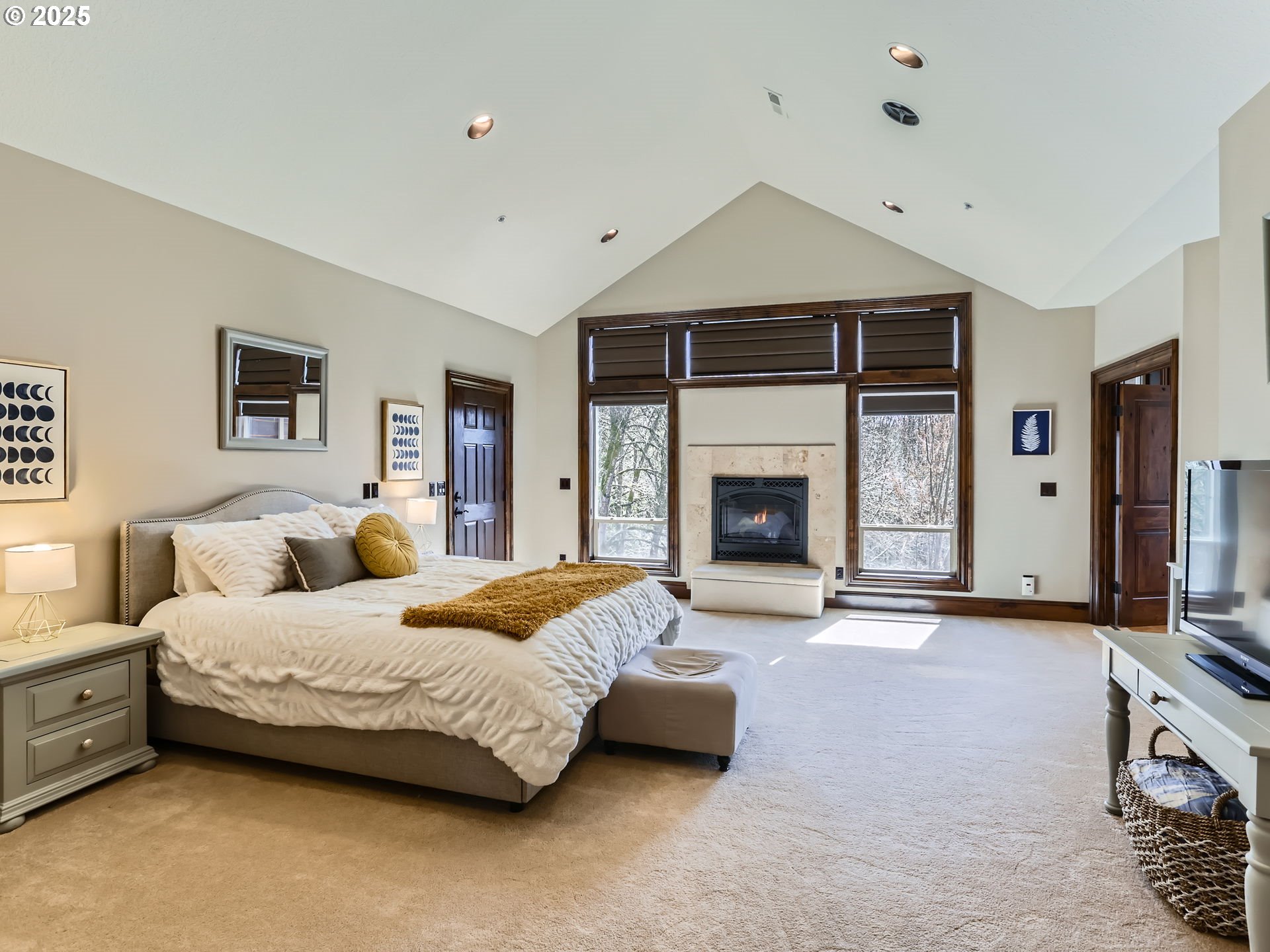 3140 Southwest Childs Road Lake Oswego, OR 97034 - Photo 20 of 48 Primary Bedroom