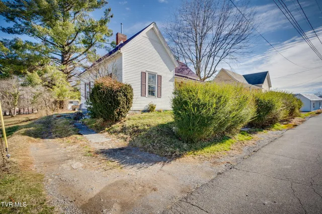 $124,900 | 462 Whitt Street, Bristol, VA 24201