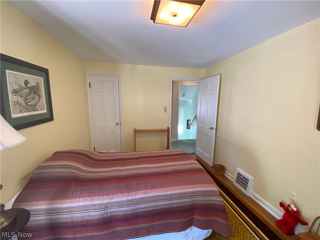1211 Gordon Road Cleveland, OH 44124 - Photo 17 of 32