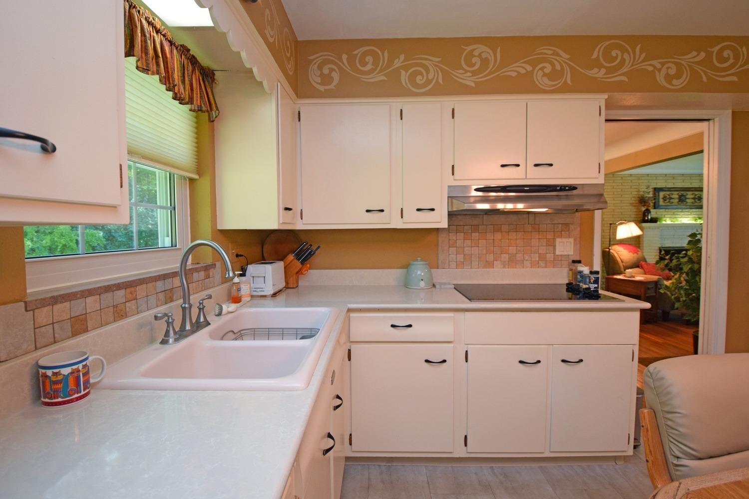 7370 Drake Road Cincinnati, OH 45243 - Photo 14 of 38