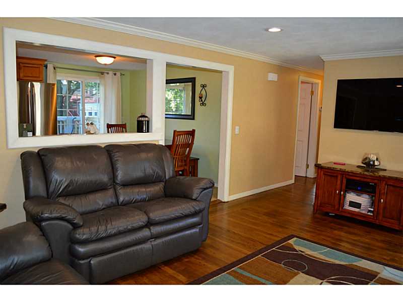 460 Diamond Hill Road Warwick, RI 02886 - Photo 5 of 24 Living Room.