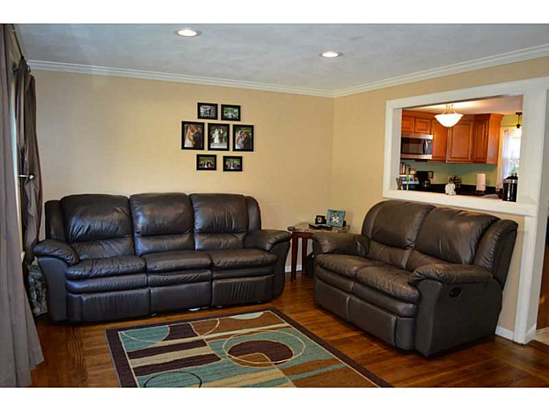 460 Diamond Hill Road Warwick, RI 02886 - Photo 6 of 24 Living Room.