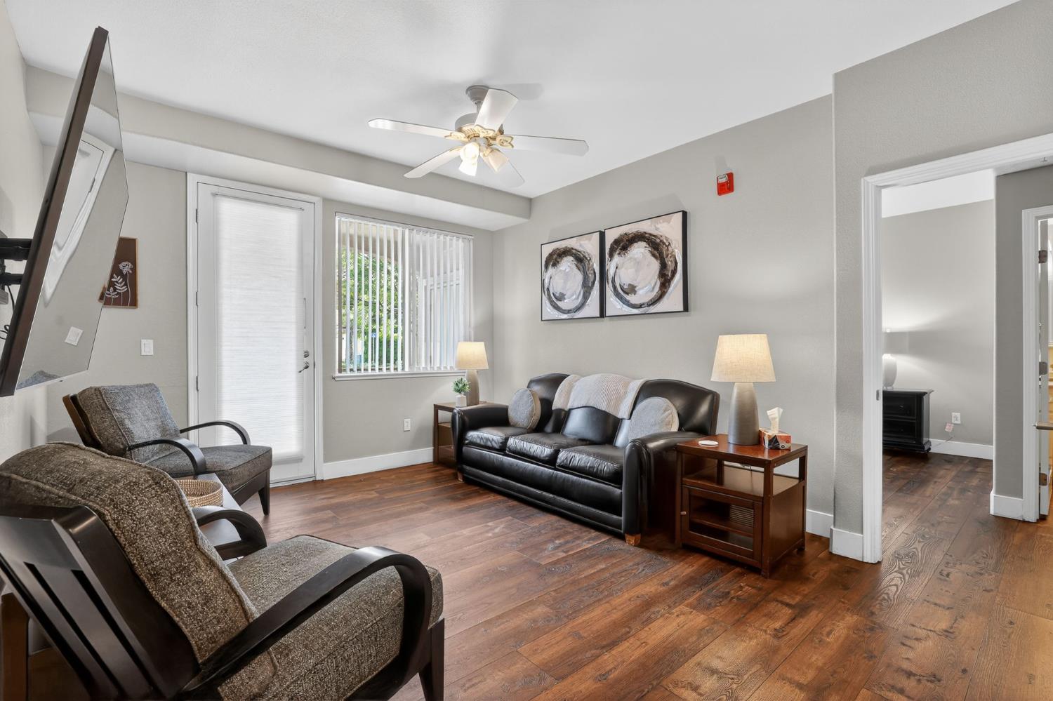 1501 Secret Ravine Parkway, Unit 1916 Roseville, CA 95661 - Photo 18 of 41 a living room with furniture and a large window