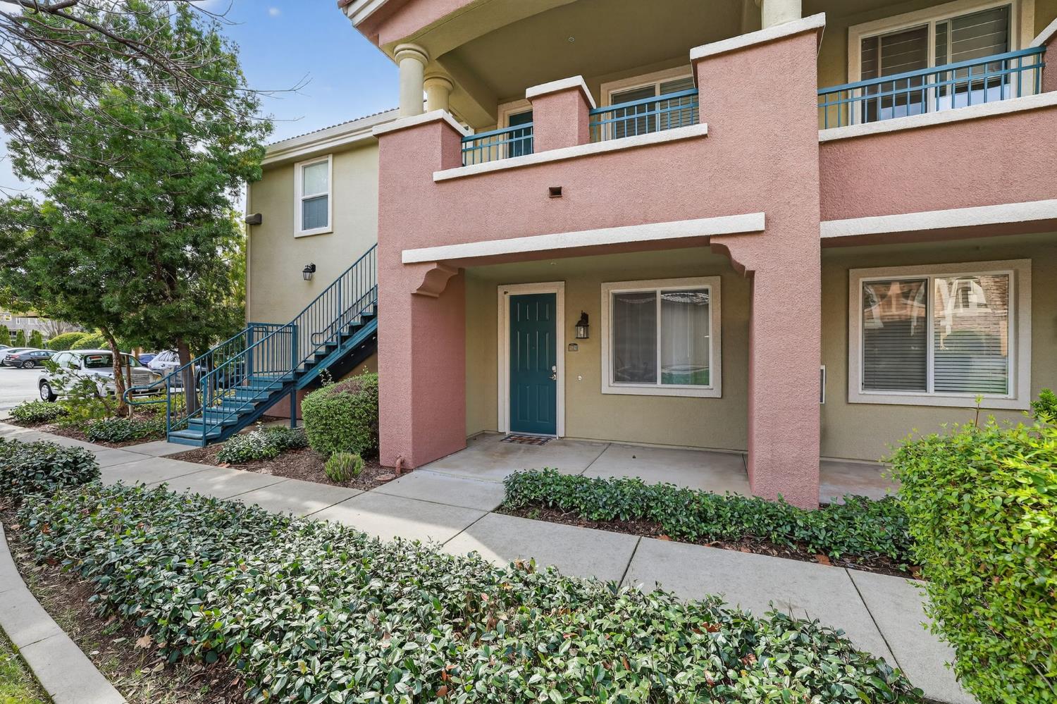 1501 Secret Ravine Parkway, Unit 1916 Roseville, CA 95661 - Photo 2 of 41 front view of a house