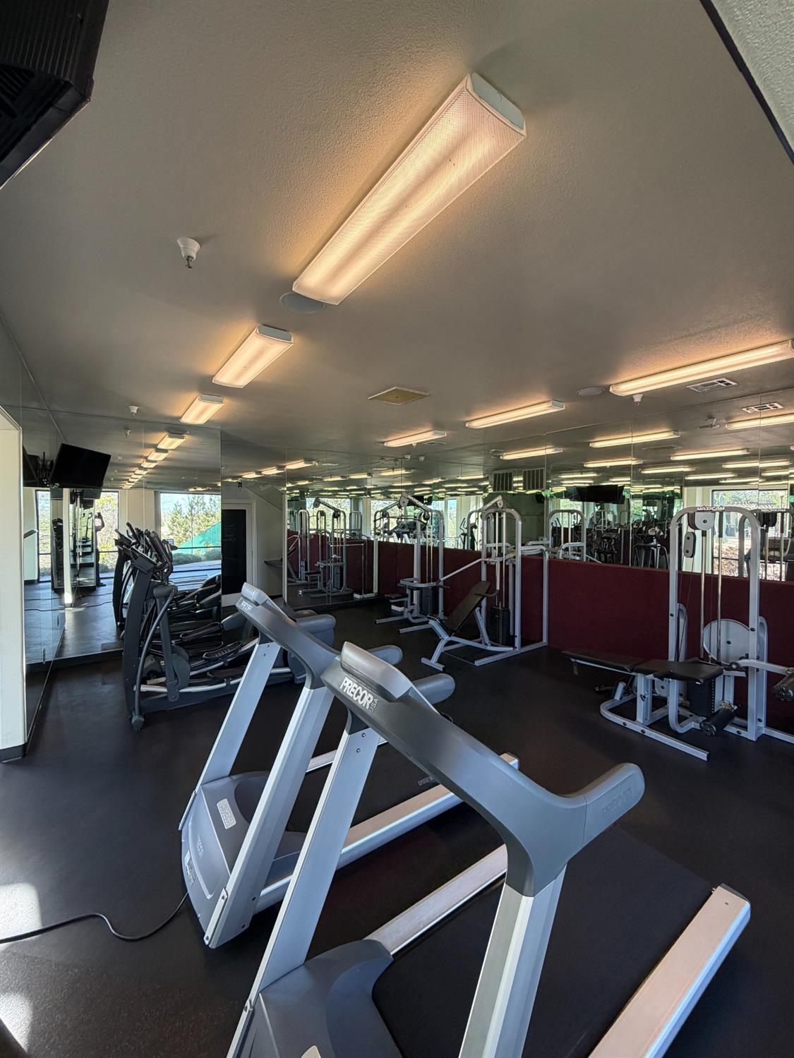 1501 Secret Ravine Parkway, Unit 1916 Roseville, CA 95661 - Photo 36 of 41 a view of a room with gym equipment
