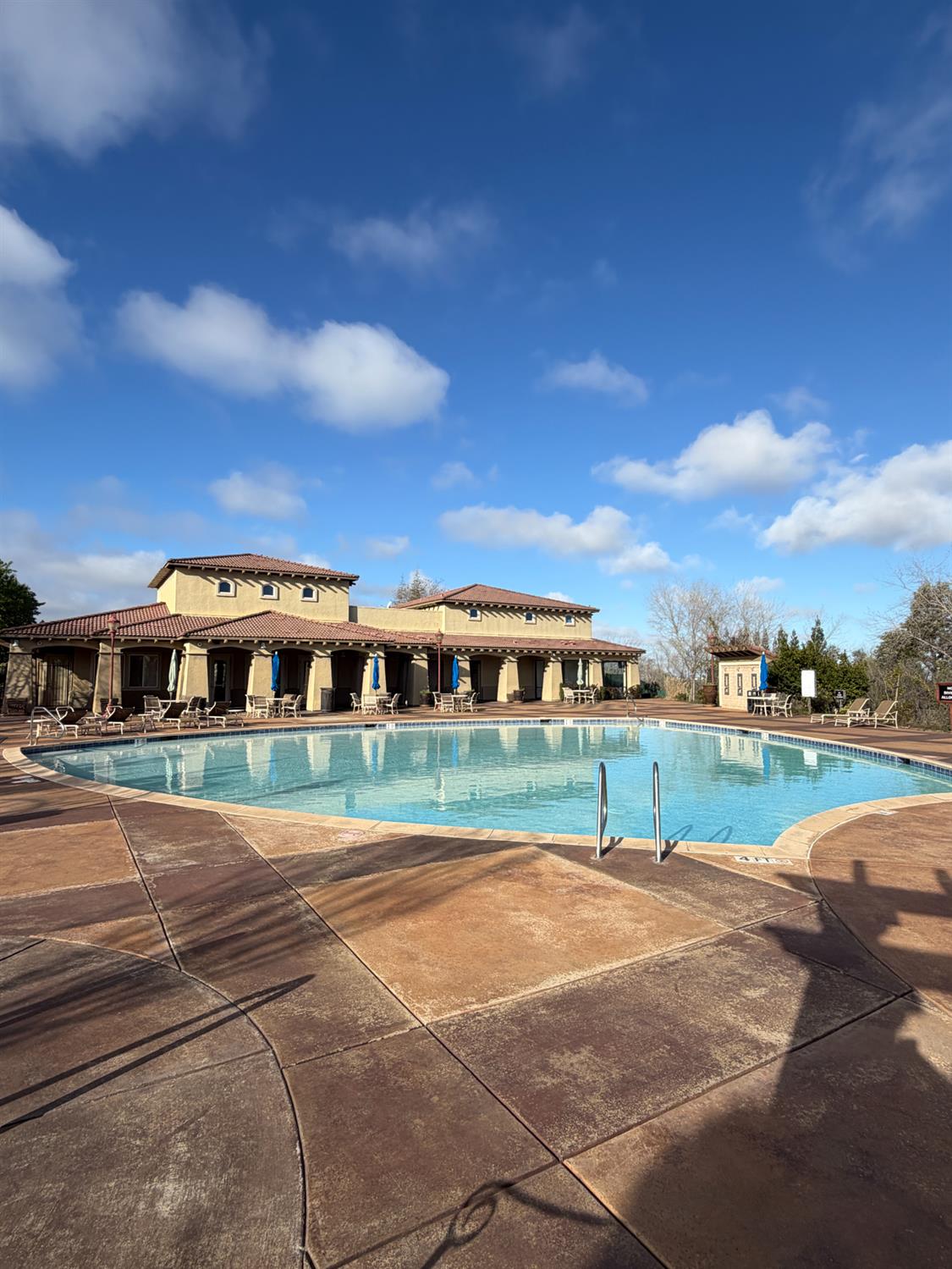 1501 Secret Ravine Parkway, Unit 1916 Roseville, CA 95661 - Photo 39 of 41 a view of street with tall buildings