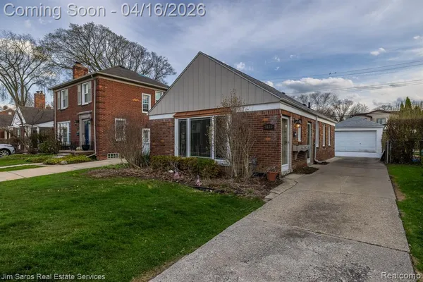 $2,100 | 1423 Hollywood Avenue, Grosse Pointe, MI 48236