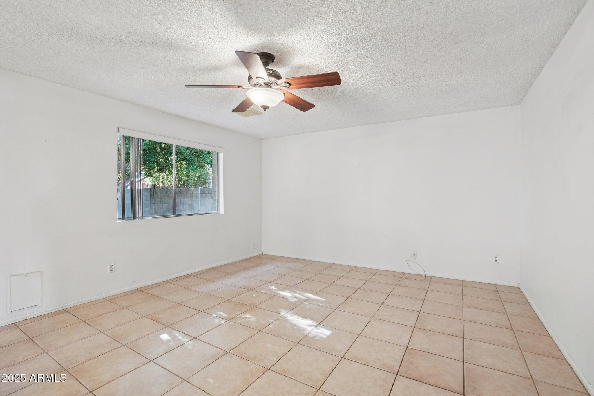 4323 West Bloomfield Road Glendale, AZ 85304 - Photo 10 of 26 Living Area
