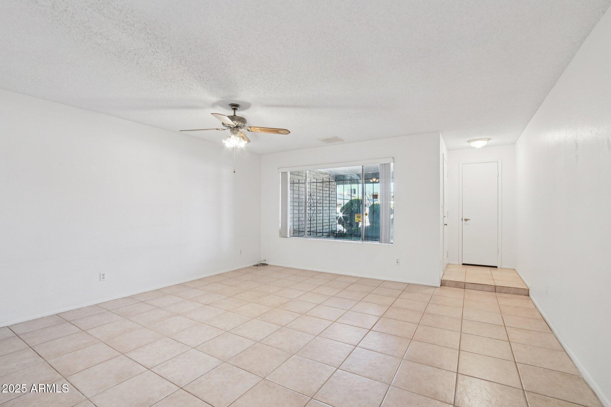 4323 West Bloomfield Road Glendale, AZ 85304 - Photo 5 of 26 Living Room