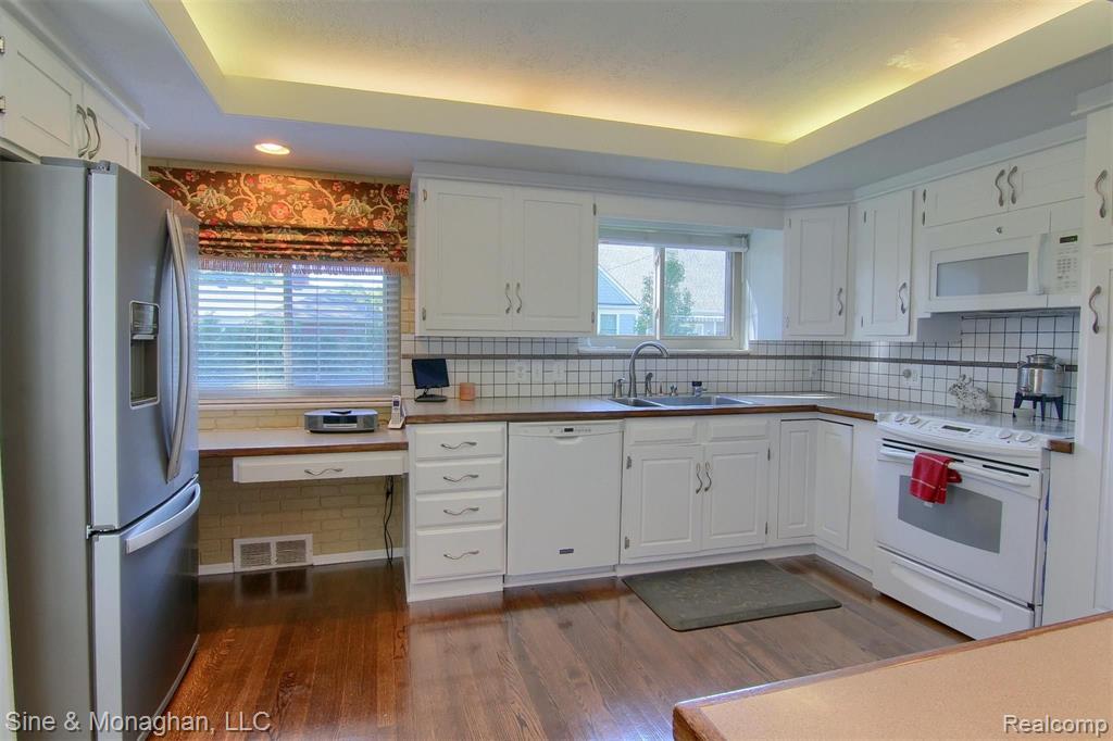 403 Barclay Road Grosse Pointe Farms, MI 48236 - Photo 5 of 29
