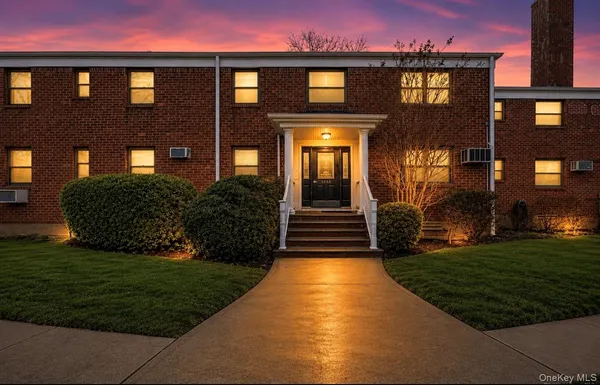 $259,000 | 1201 East Broadway, Unit H22, Hewlett, NY 11557