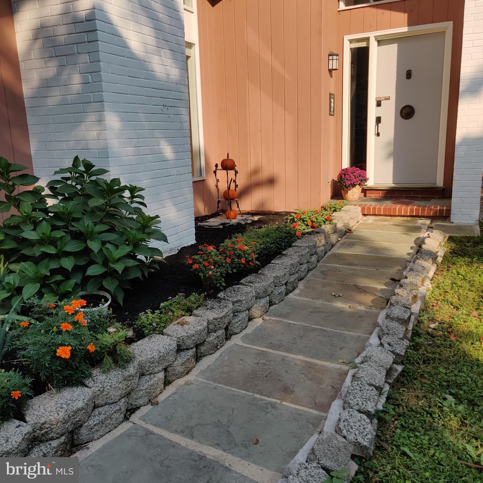 50 Wyncroft Drive Media, PA 19063 - Photo 3 of 52 Front walkway
