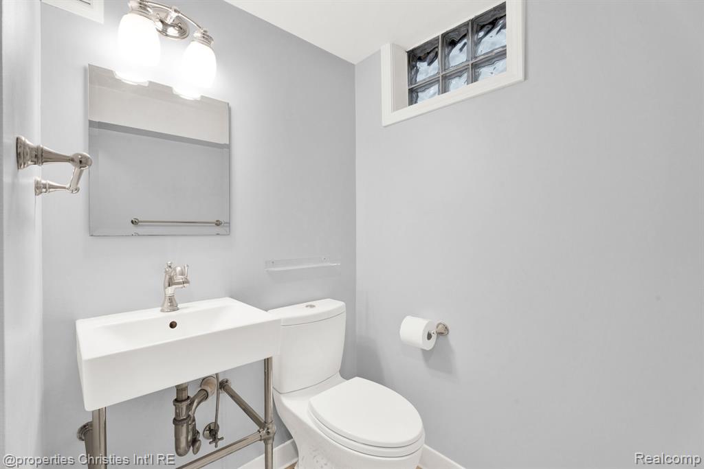1748 Webster Street Birmingham, MI 48009 - Photo 22 of 32