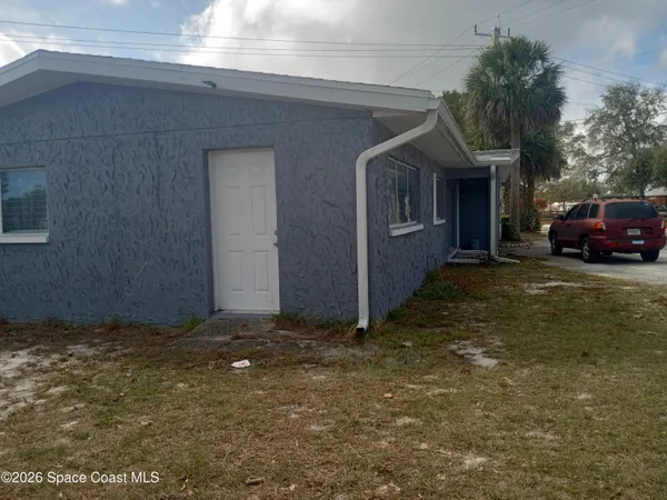 a view of a house with a garage