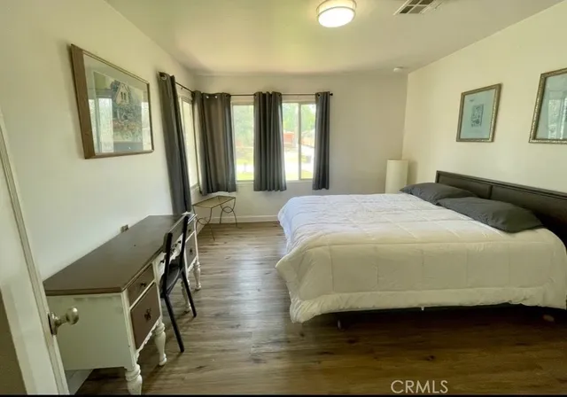 $700 | 521 Walnut Avenue, Bakersfield, CA 93305