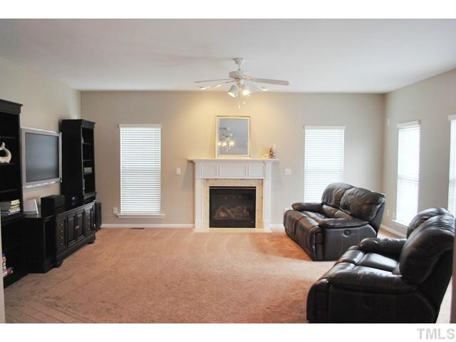 10412 Chandler Way Raleigh, NC 27614 - Photo 9 of 22 Den/Family/Great Room