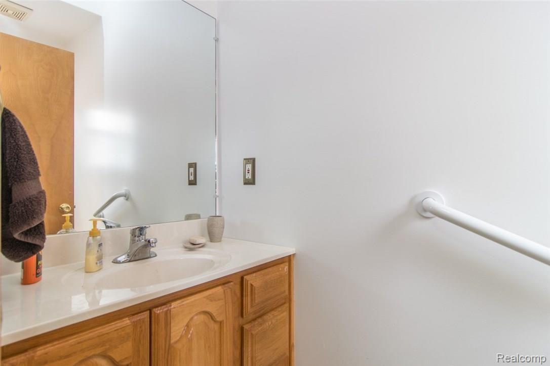 3811 Reamer Road Lapeer, MI 48446 - Photo 38 of 62 DSC_0330.jpg