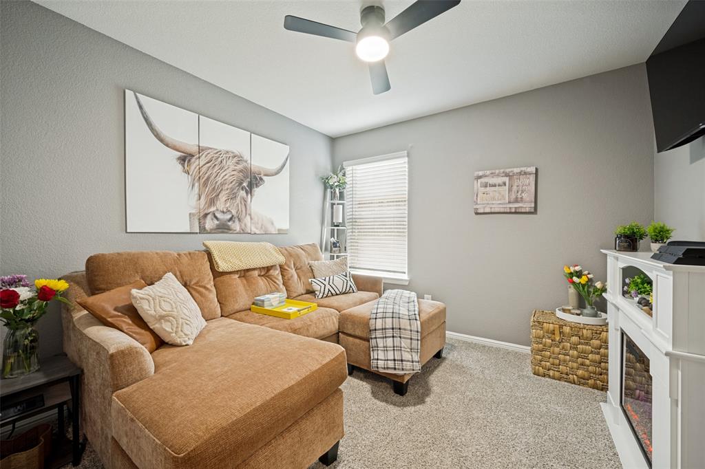 5529 Legends Way Krum, TX 76249 - Photo 6 of 27 Gallery Image 6