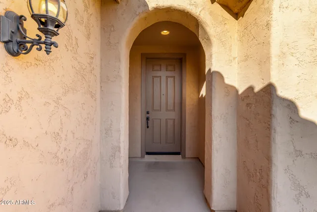 a view of entryway with a outdoor space