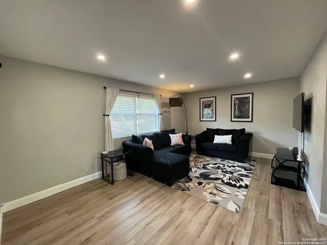 $1,800 | 127 Sioux Circle, Cibolo, TX 78108