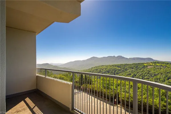 $234,900 | 303 Sugar Top Drive, Unit 2210, Banner Elk, NC 28604