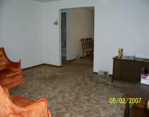 579 River Ridge Road Liberty, PA 15133 - Photo 5 of 8 Living Room.