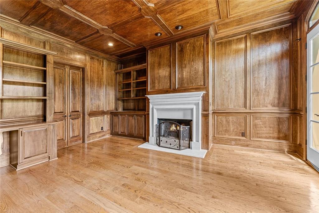 453 Londonberry Road Northwest Atlanta, GA 30327 - Photo 6 of 43 Gallery Image 6