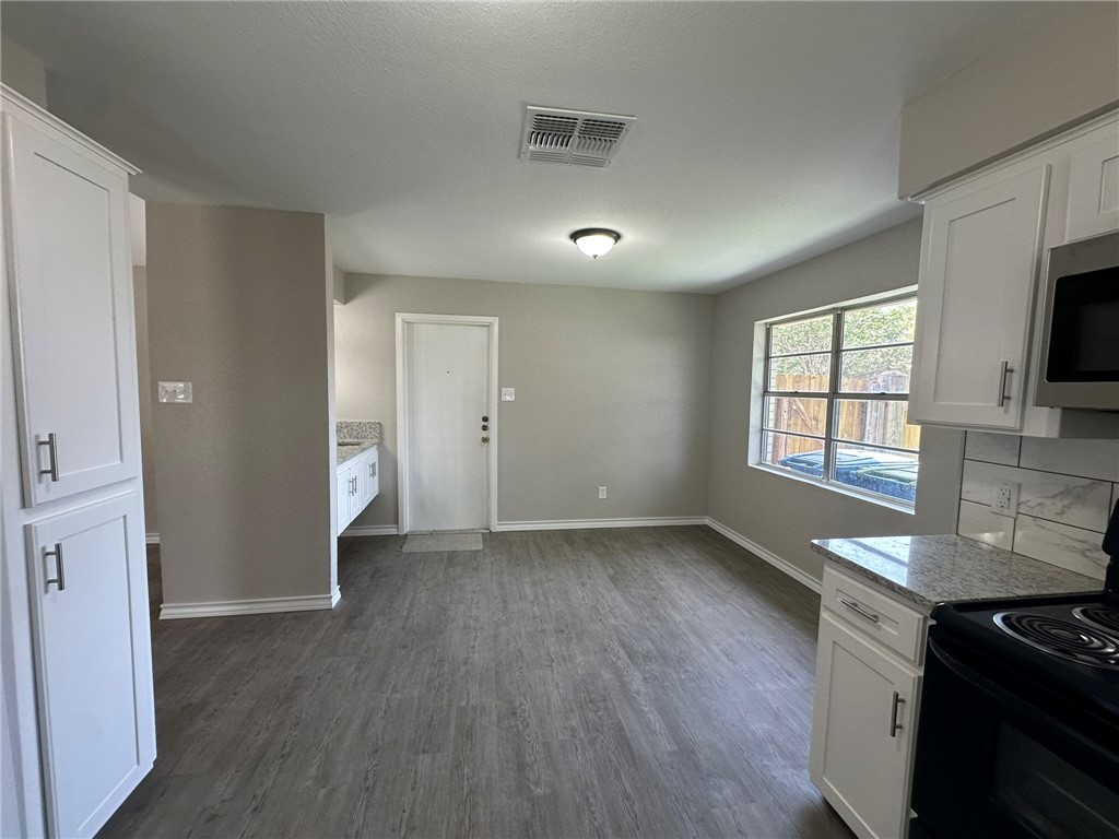 2001 St Charles Drive Portland, TX 78374 - Photo 11 of 40