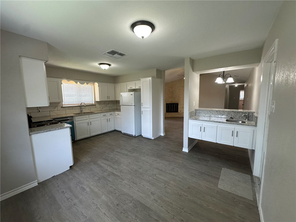 2001 St Charles Drive Portland, TX 78374 - Photo 12 of 40