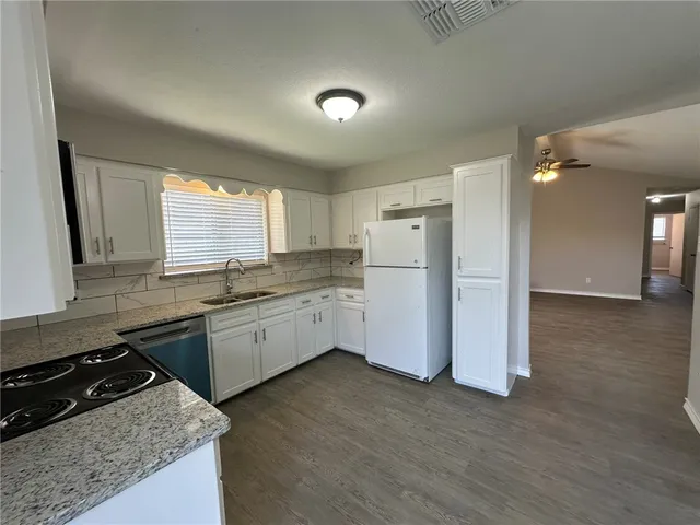 $2,100 | 2001 St Charles Drive, Portland, TX 78374