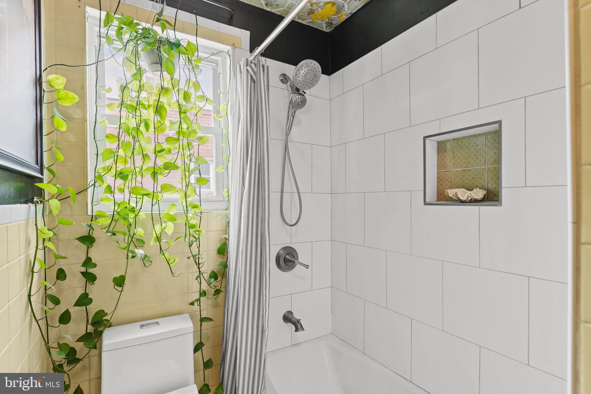 630 Fitzwater Street Philadelphia, PA 19147 - Photo 16 of 25 a bathroom with a shower curtain